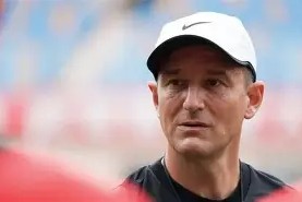 米乐M6登录-球队主教练发表战前动员,呼吁队员团结拼搏的句子