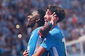 米乐M6官方网站-关于场上精彩瞬间：中超球员展现超凡技艺，赢得观众喝彩的信息